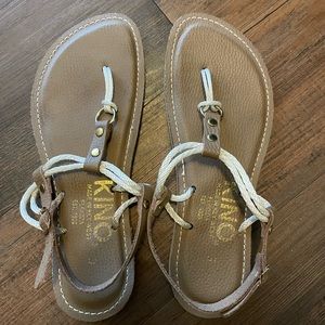 Kinos Women’s size 9 Tan